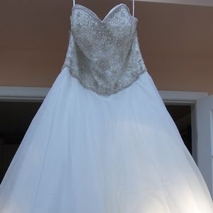 Never Worn Kleinfeld Dress Size 24!!